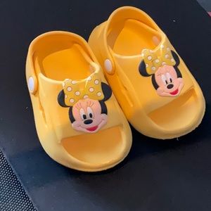 Baby toddler Yellow Minnie Mouse croc style slipper shoes